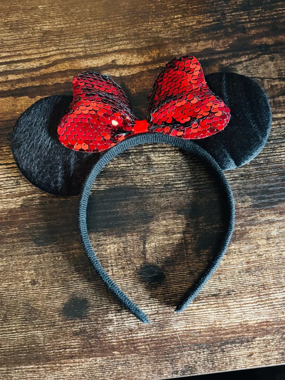 Disney Black Minnie Ear Headband with‎ Red Sequin Bow